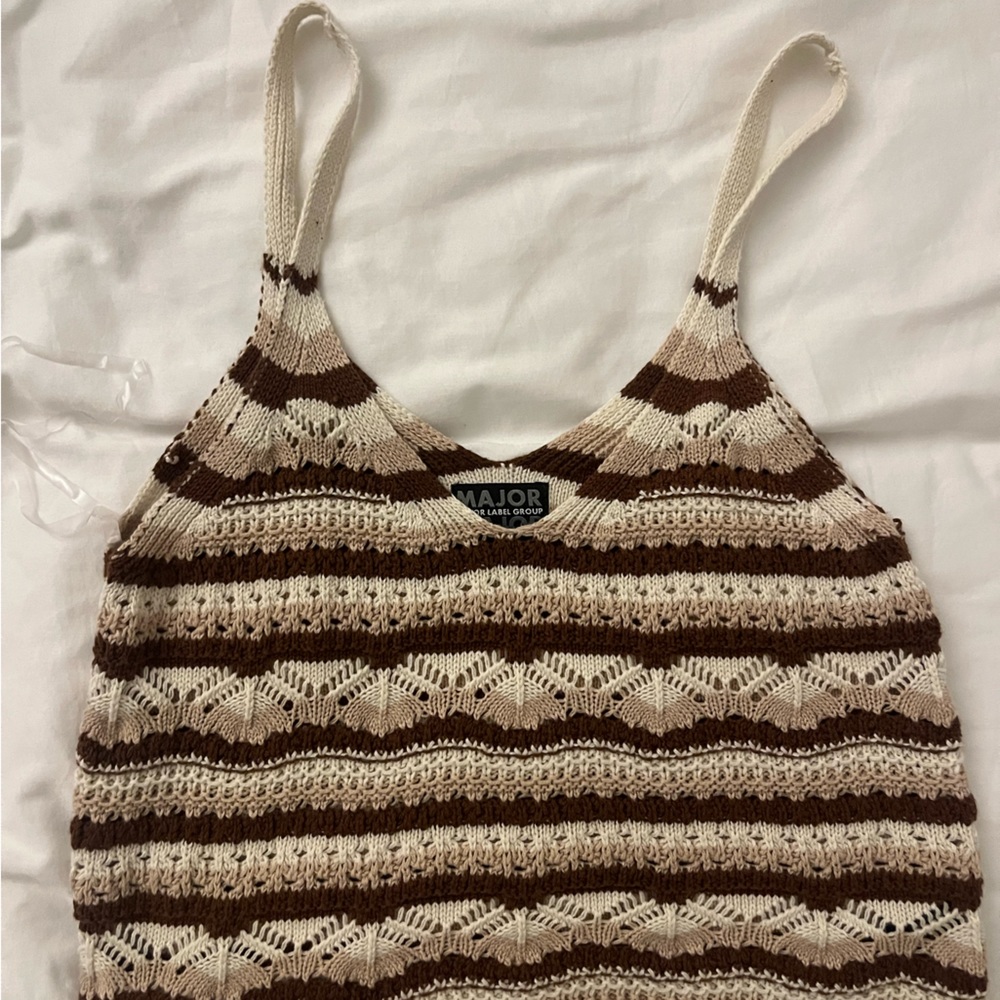 Im selling this shirt, very pretty!! i never wore it cuz it was too big on me!!!